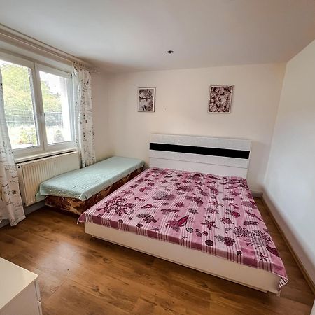3 Bedroom Apartment In The Part Of The City Banská Bystrica Buitenkant foto
