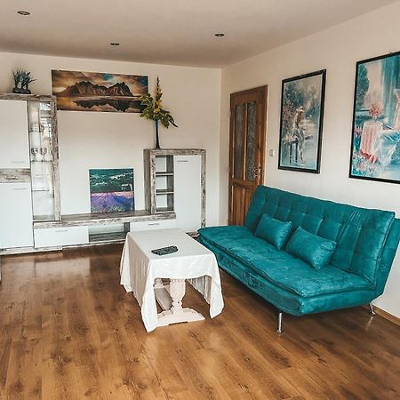 3 Bedroom Apartment In The Part Of The City Banská Bystrica Buitenkant foto