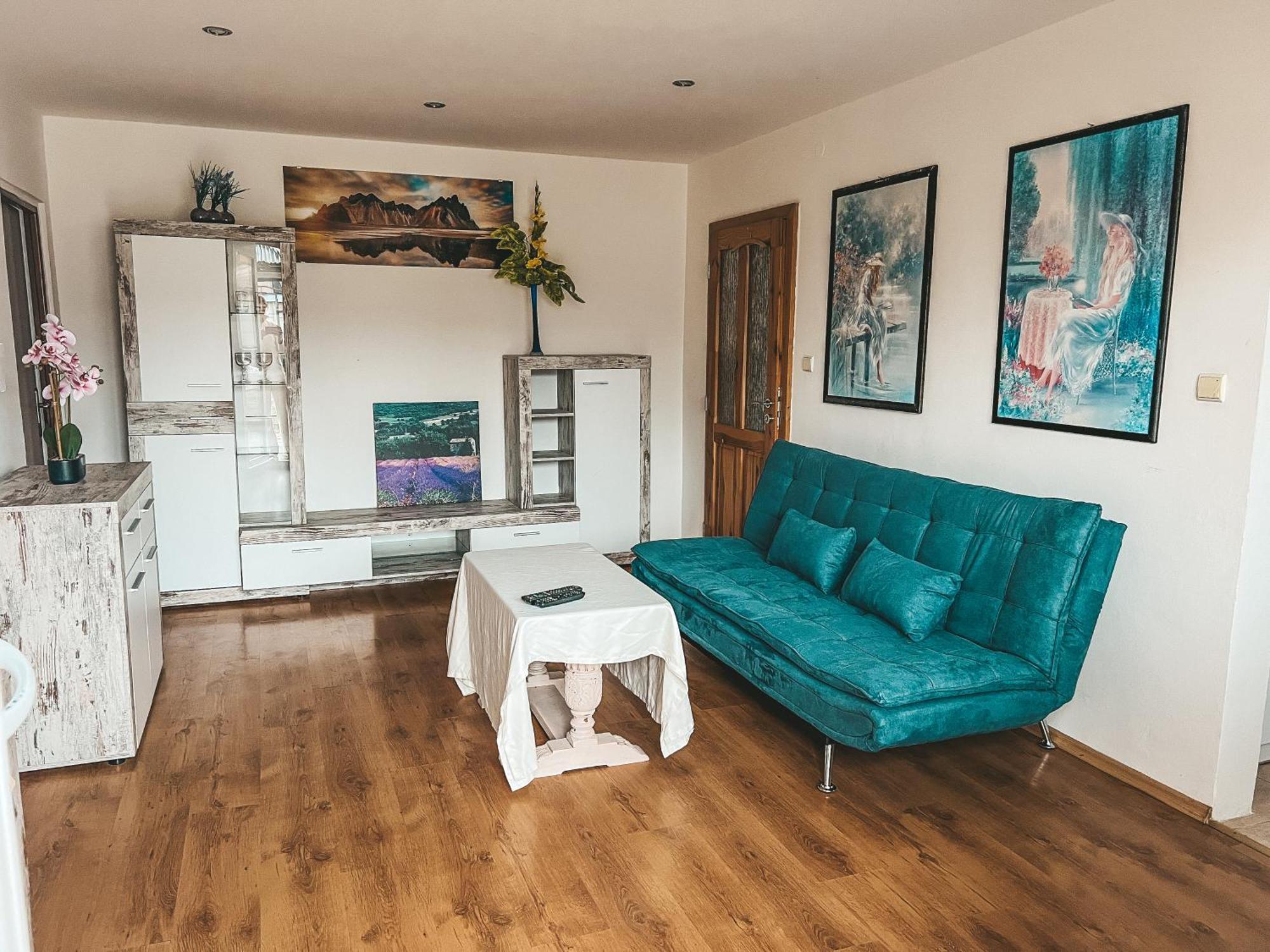 3 Bedroom Apartment In The Part Of The City Banská Bystrica Buitenkant foto